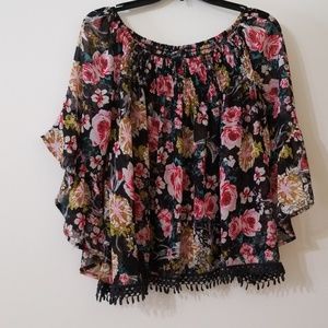 Size M loose fit Floral Top